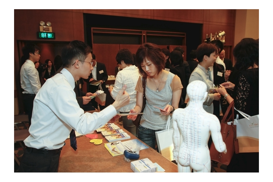 Pok Oi Hospital showed the Chinese medical acupuncture treatment at the information booth