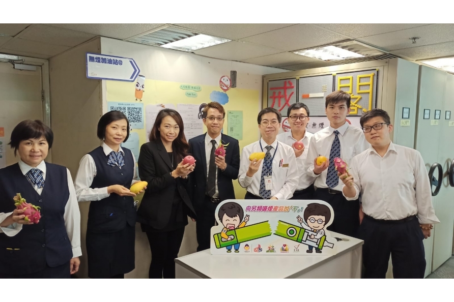 A smoke-free corner was set up to share health-related information with staff at site office while free fruits and snacks were distributed to all staff to promote a healthy diet. A smoke-free corner was set up to share health-related information with staff at site office while free fruits and snacks were distributed to all staff to promote a healthy diet.