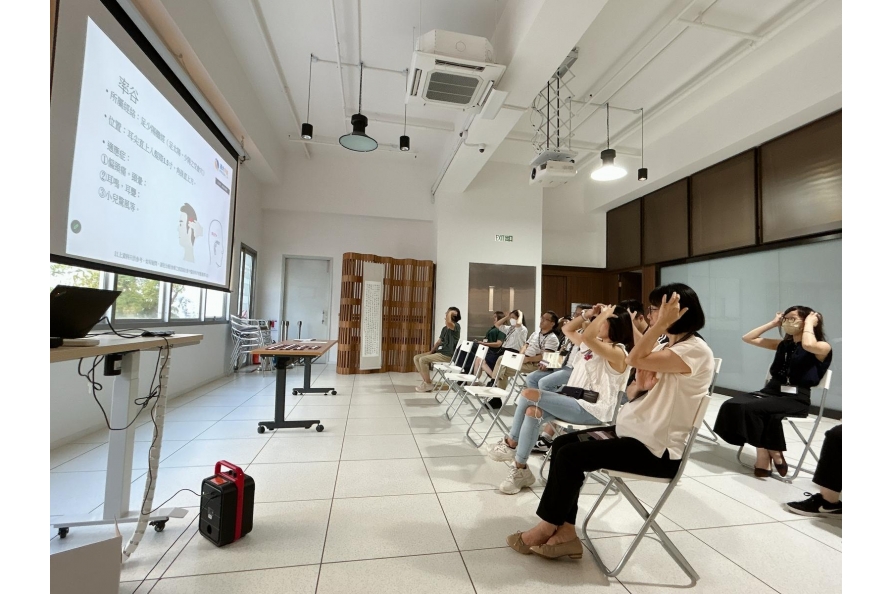 Organizes smoke-free activities to encourage staff to care about the health of their families and friends. Organizes smoke-free activities to encourage staff to care about the health of their families and friends.