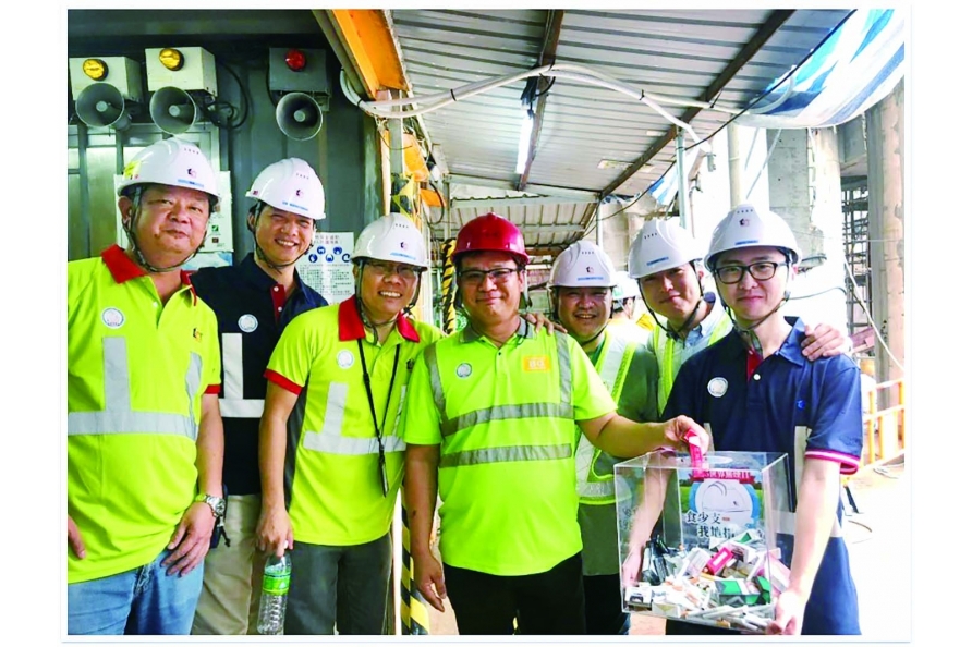 建築公司於世界無煙日舉辦「食少支煙 我哋捐五蚊」活動，鼓勵工匠戒煙。